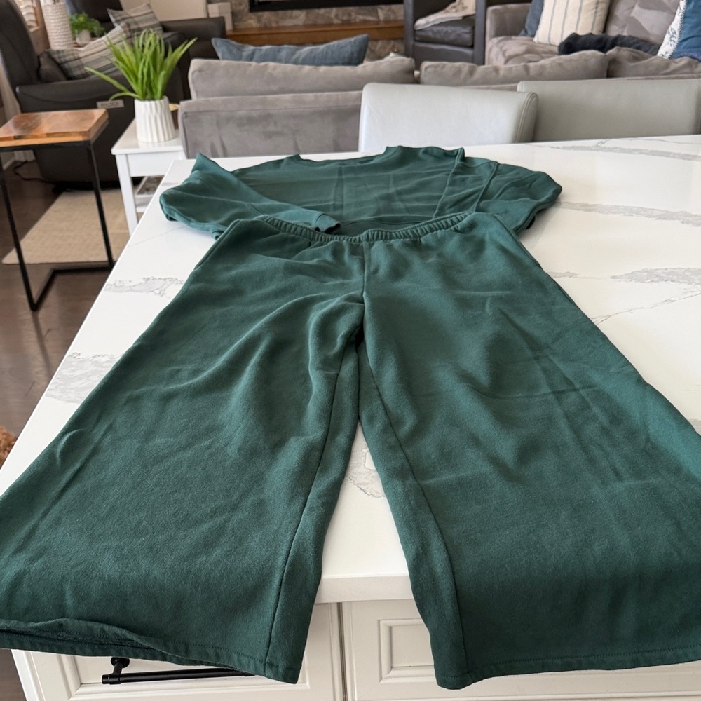 Gap green sweat, sweatshirt and matching wide leg  sweat sweatpants